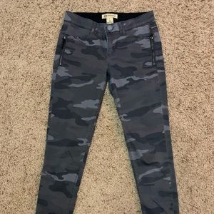 Camouflage skinny jeans